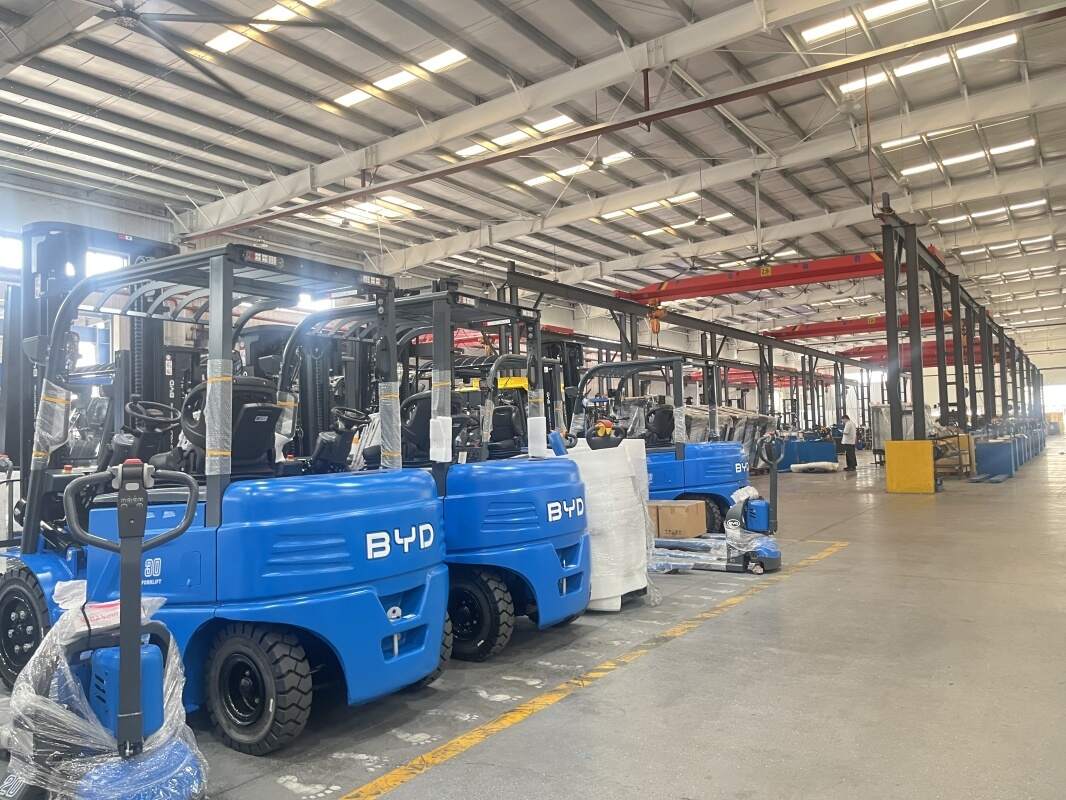 BYD lithium battery forklift helps feed enterprises reduce costs and improve quality(figure1)