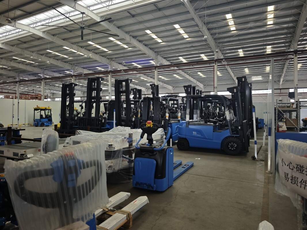 Ride-On Pallet Trucks: Comfort and Speed for Big Facilities
