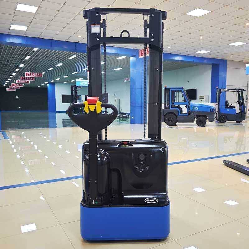 Application-considerations for electric forklifts handling wooden-pallet-heavy-s