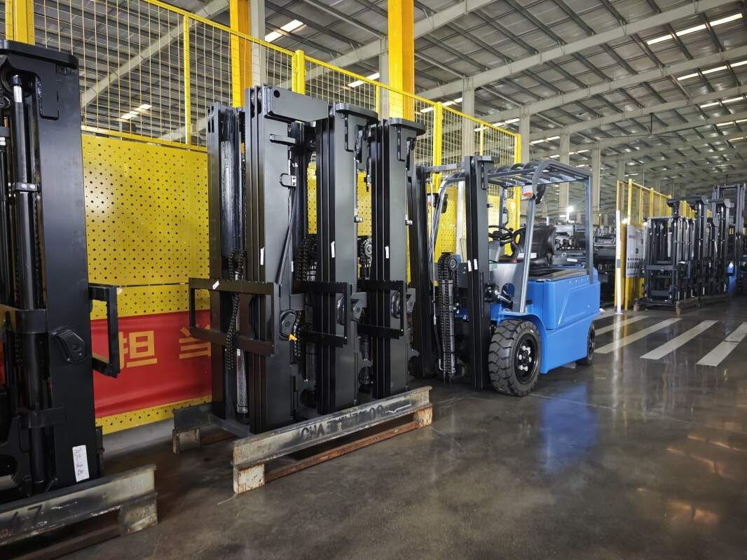 Lithium Ride-On Pallet Trucks: Power for Long Hauls