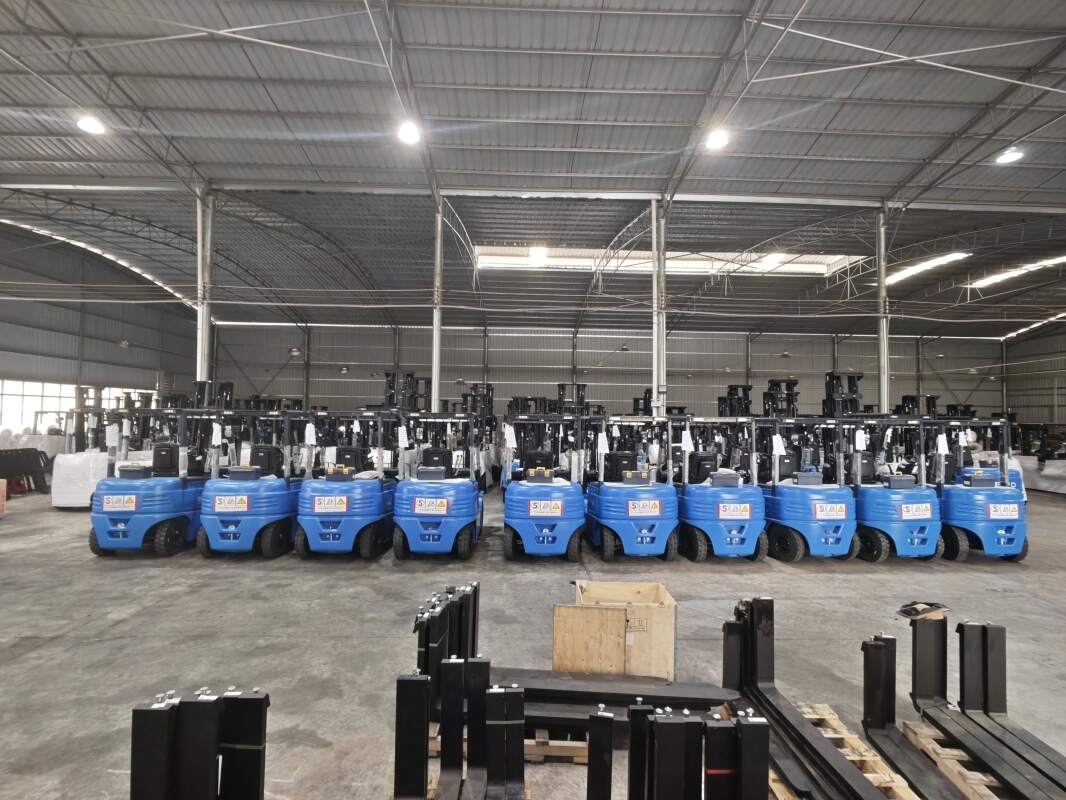Electric forklift matching accessories are expanded to enrich the form of materi