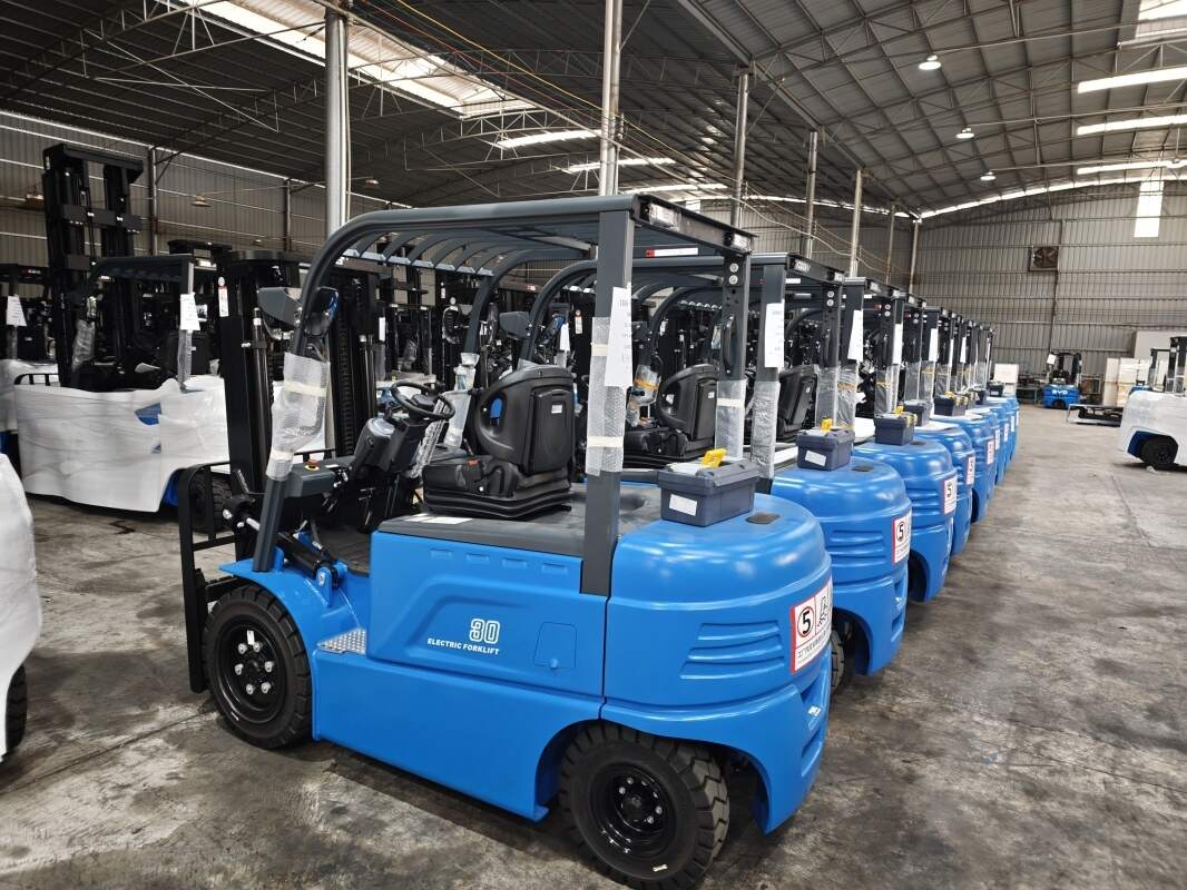 What logistics teams need to know about electric forklift accessory compatibilit