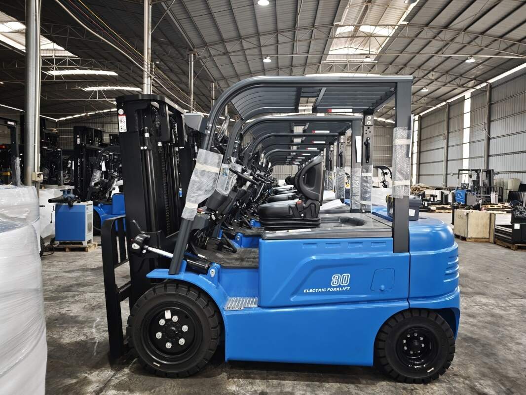 Safety fundamentals for daily electric forklift operation inside warehouse sites