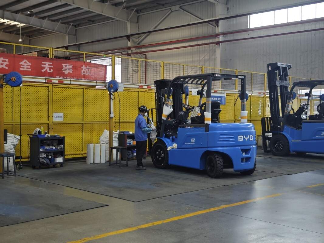 How to draft technical requirements for electric forklifts in tender documentati