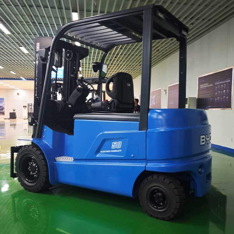 How Pallet Truck Travel Speed Affects Warehouse Throughput