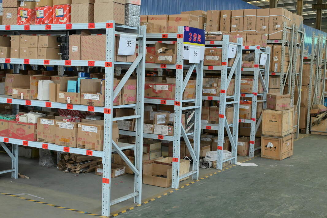 Guidance for buyers planning mixed-fleet procurement of electric and warehouse t
