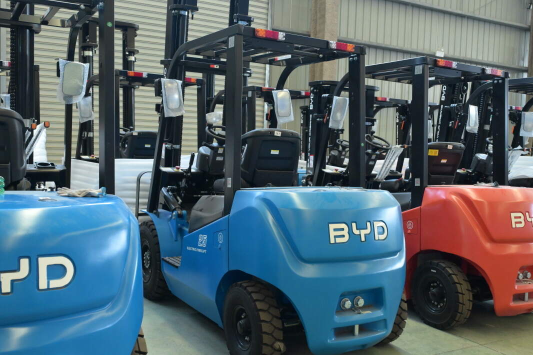 Mirror Placement for Forklift Rear Visibility: Getting It Right