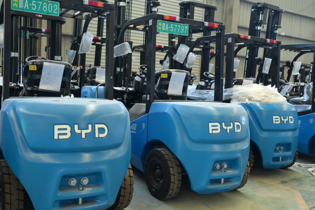 Lithium-ion forklift market-growth drivers in global logistics industries