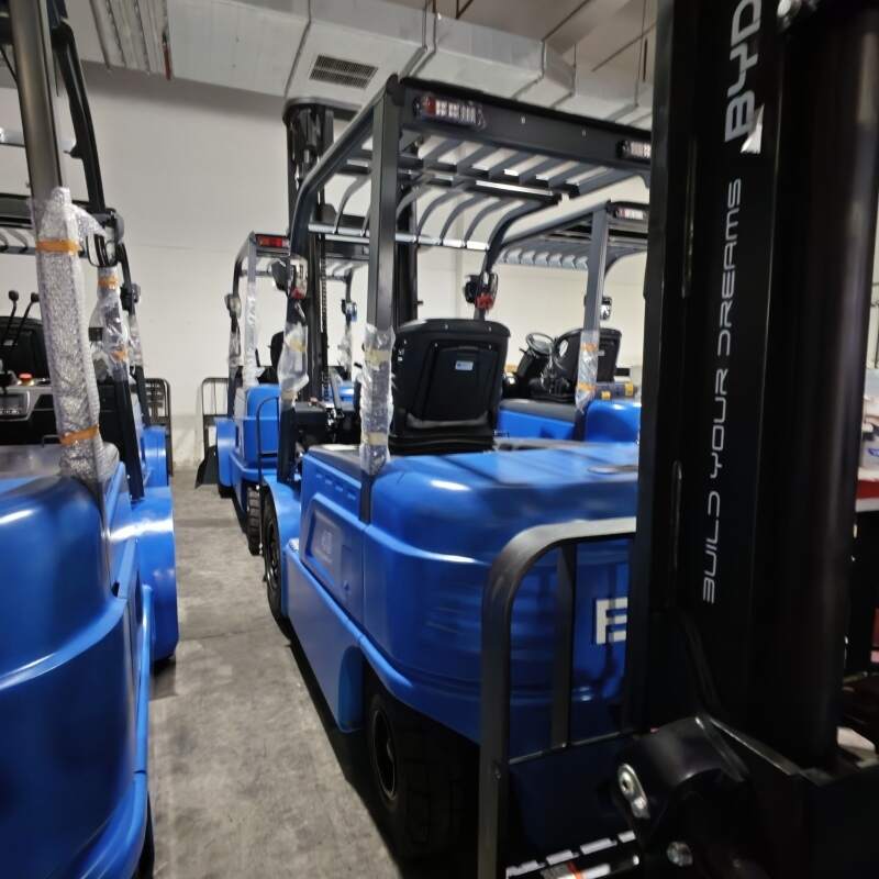 Forklift Safety in Multi-Tenant Warehouses: Coordination Tips
