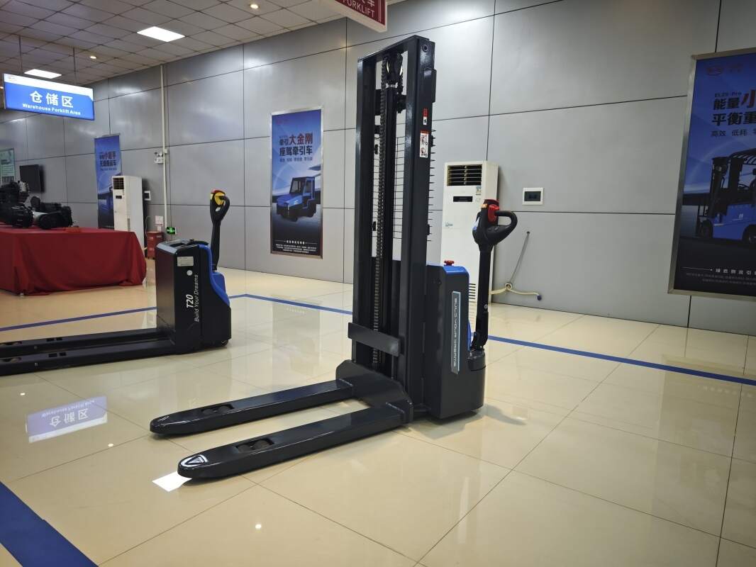 Pallet Truck Steering and Control Maintenance: Smooth Operation