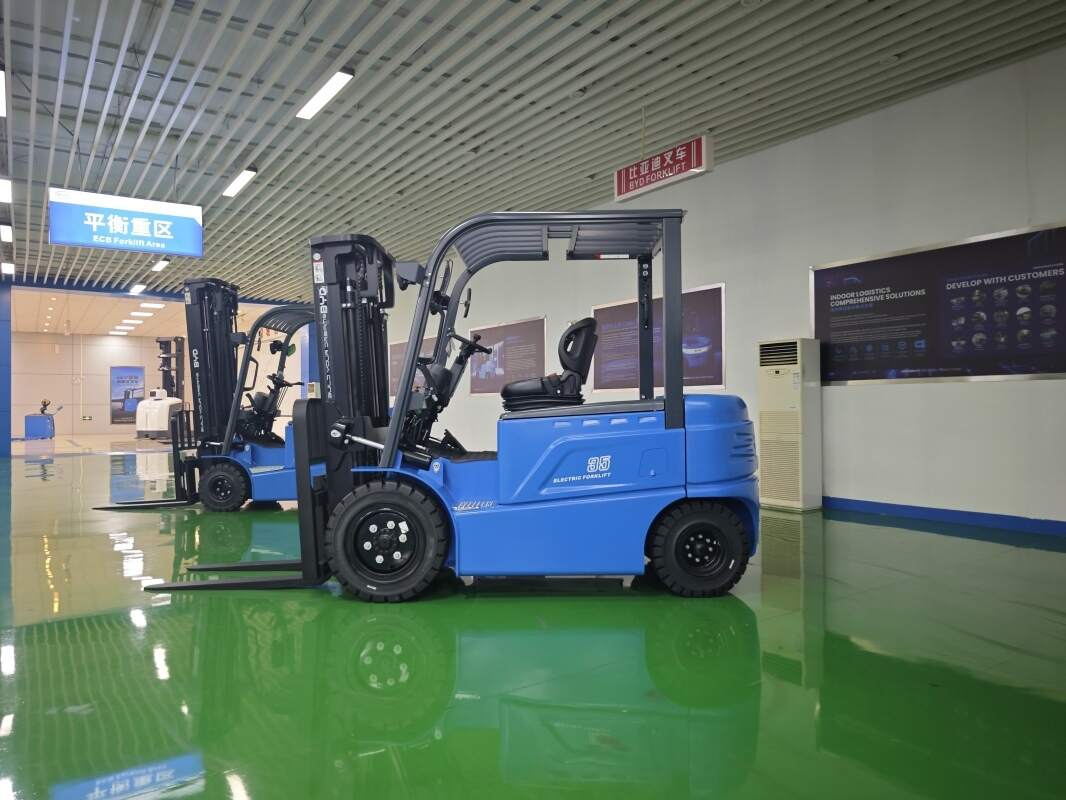 Pallet Truck Performance Metrics: Speed, Lifting and Turning