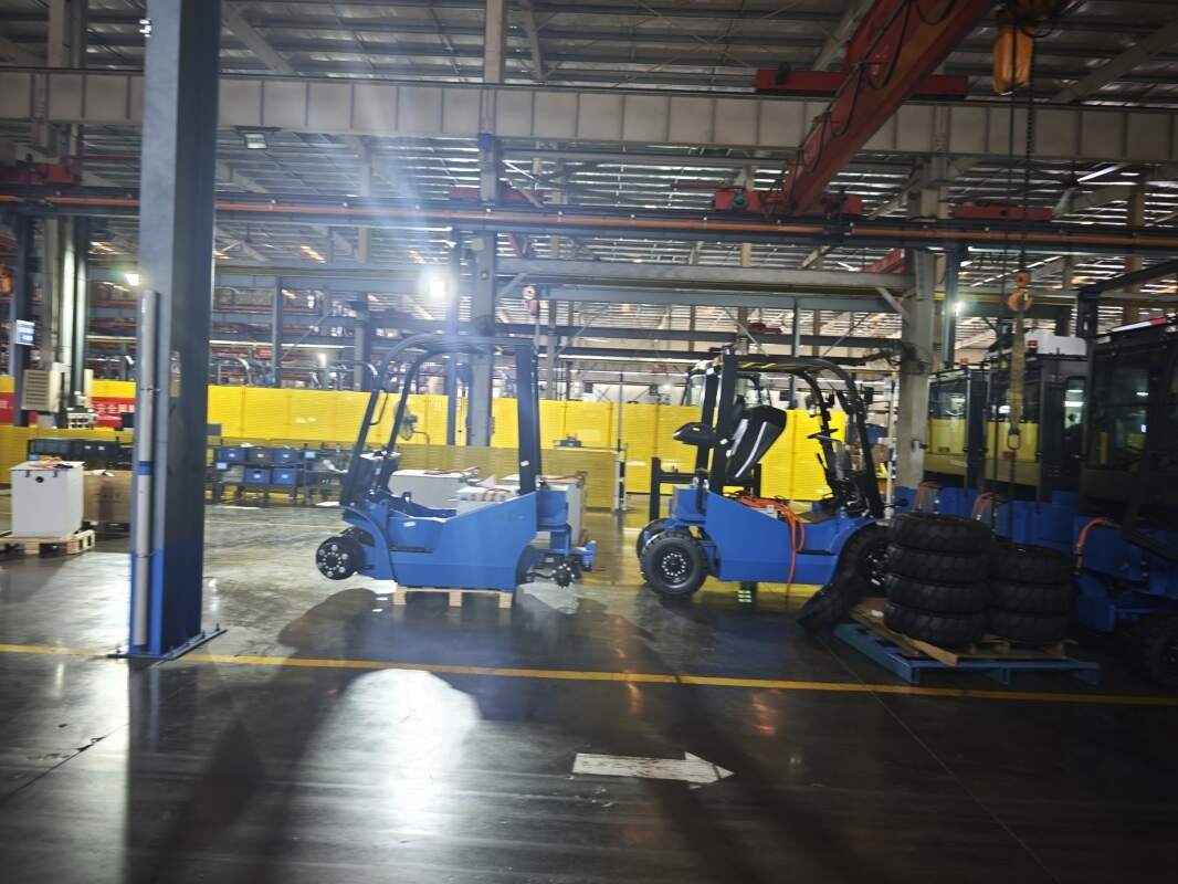 Electric forklift fire-response steps for facility safety teams