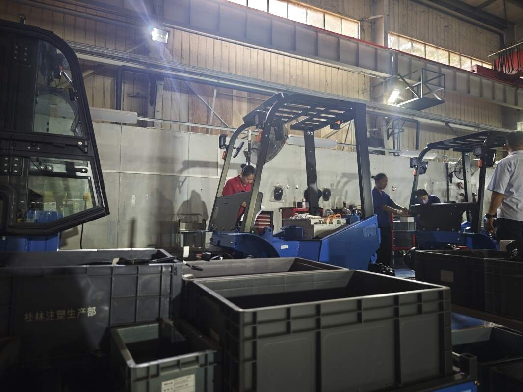 How electric forklift fleets fit into zero-emission warehouse programs