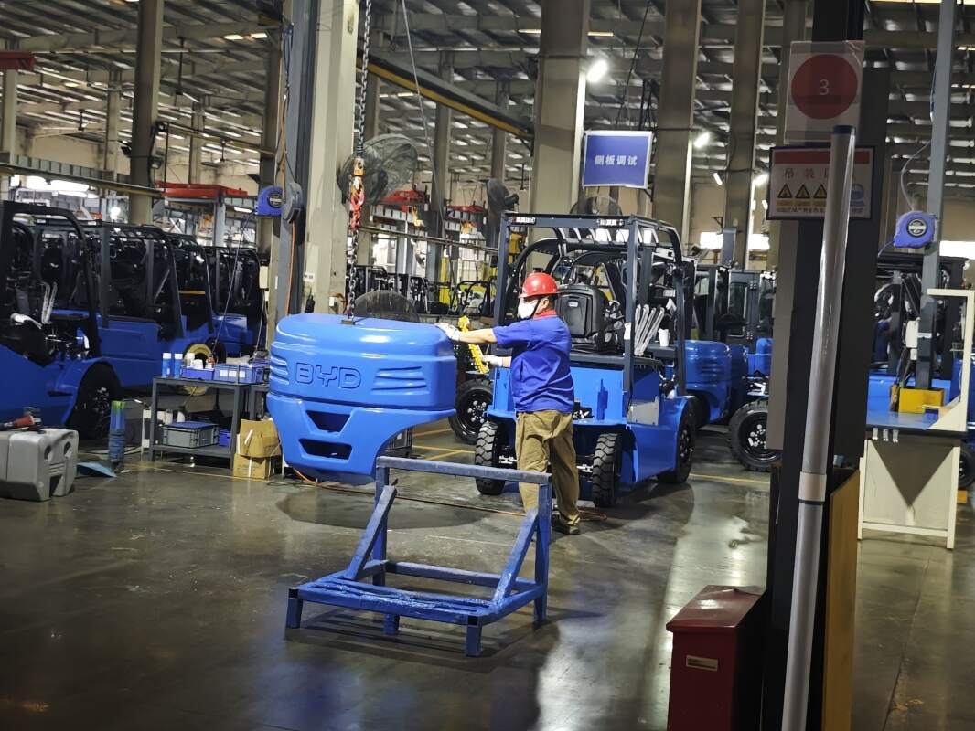 How Long Do Pallet Truck Batteries Last? Lifespan and Care
