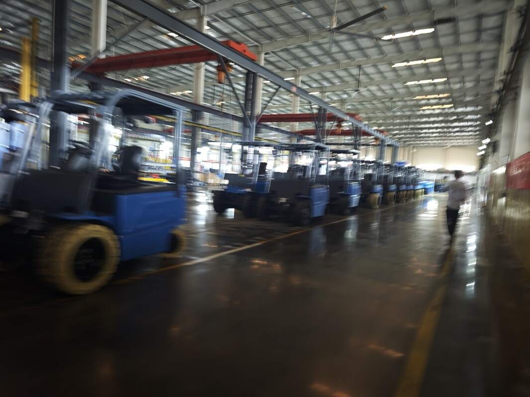 How electric forklift data is improving warehouse space utilization