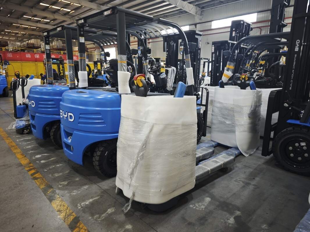 Pallet Truck Lowering Safety: Controlled Descents Explained