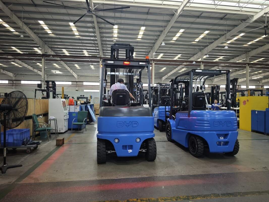 How 2,000 Pallets a Day Depends on a Pallet Truck Battery Plan