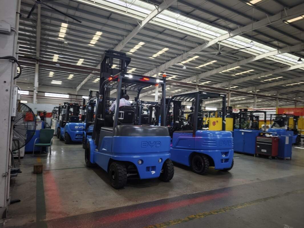 Cost considerations for cold-storage-spec electric forklift maintenance programs