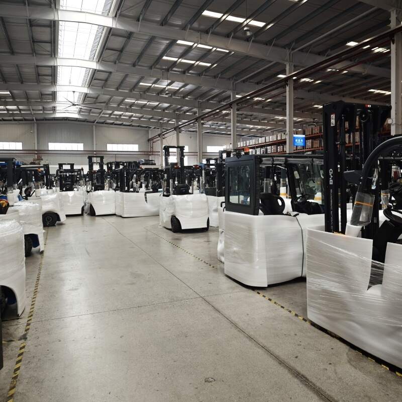 How to train staff for electric pallet jack use in order-picking tasks