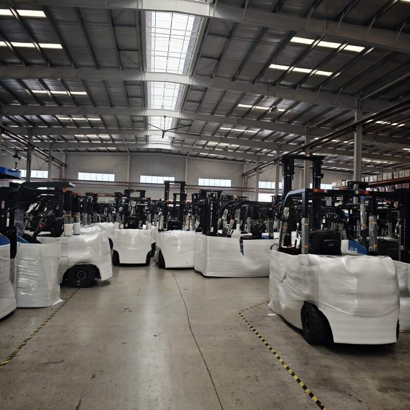 Winter Warehouse Hazards: Slippery Ramps and Forklift Control