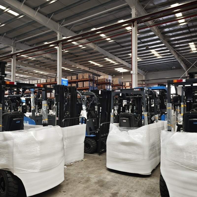 Fast charging versus standard charging for warehouse lithium forklift fleets