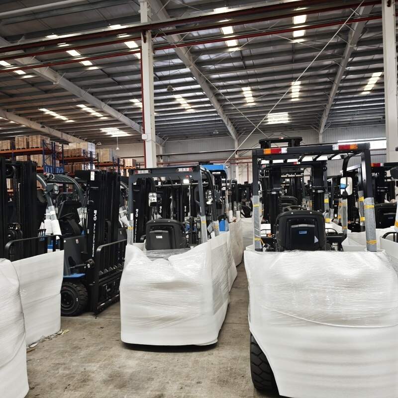 Forklift purchase versus forklift leasing for seasonal contract-logistics busine