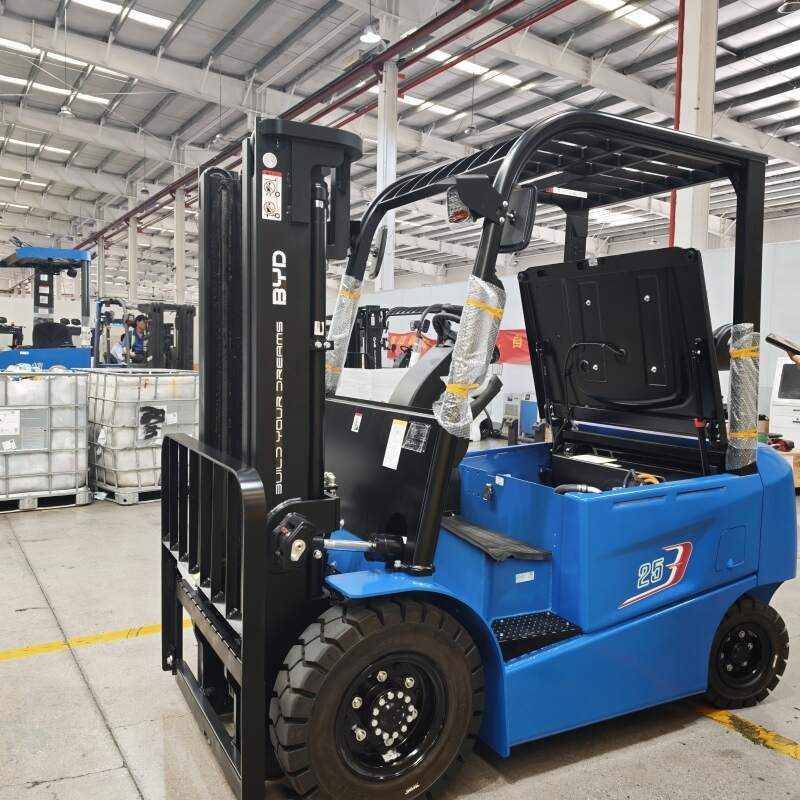 How to design safe forklift-pedestrian separation zones in distribution centres