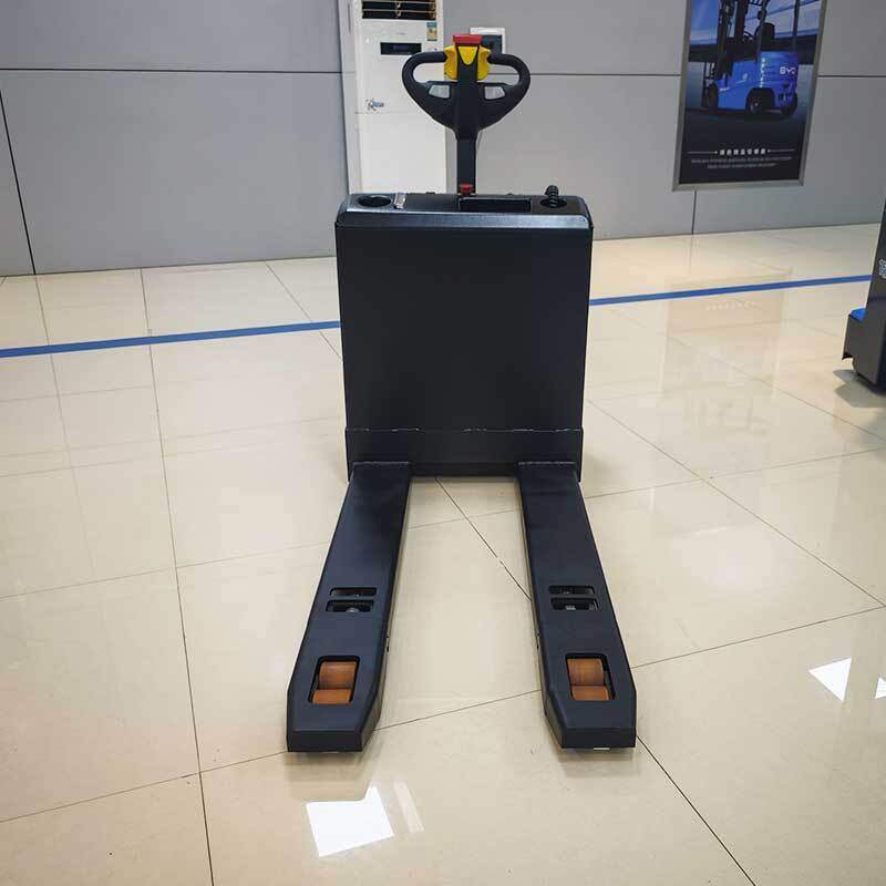 What warehouse planners should know about turning radius of electric handling tr
