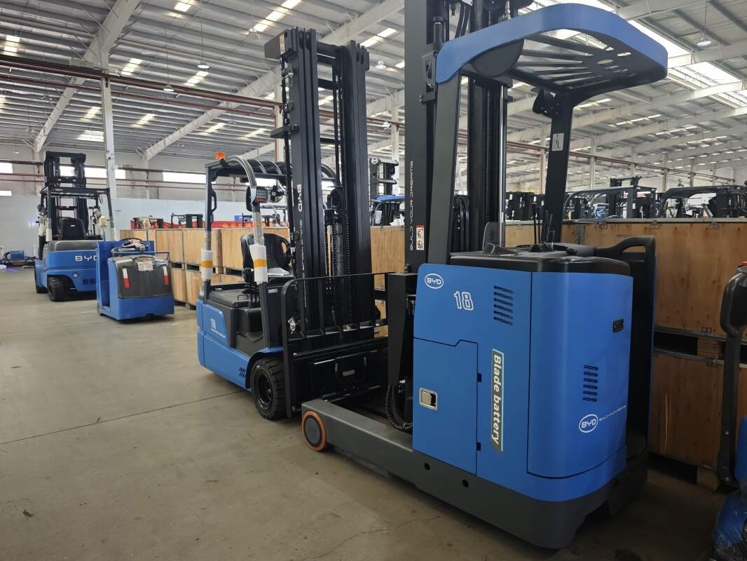 Pallet Truck Pedestrian Safety in Shared Aisles